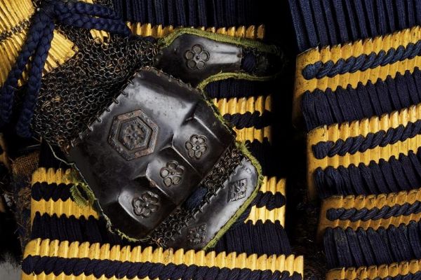 Nimai-do Gusoku con Shiinomi-nari Kabuto (armatura da samurai)  - Asta Rare Armi Antiche e Militaria da tutto il mondo - Associazione Nazionale - Case d'Asta italiane