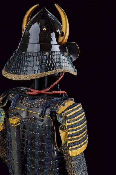 Nimai-do Gusoku con Shiinomi-nari Kabuto (armatura da samurai)  - Asta Rare Armi Antiche e Militaria da tutto il mondo - Associazione Nazionale - Case d'Asta italiane