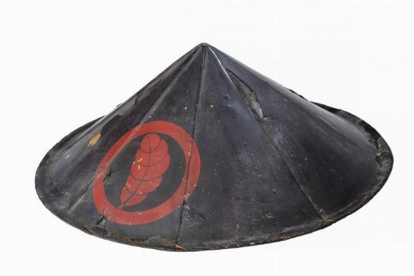 Jingasa con Maru-ni-Ichimai-imokashiwa-mon  - Asta Rare Armi Antiche e Militaria da tutto il mondo - Associazione Nazionale - Case d'Asta italiane