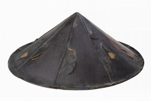 Jingasa con Maru-ni-Ichimai-imokashiwa-mon  - Asta Rare Armi Antiche e Militaria da tutto il mondo - Associazione Nazionale - Case d'Asta italiane