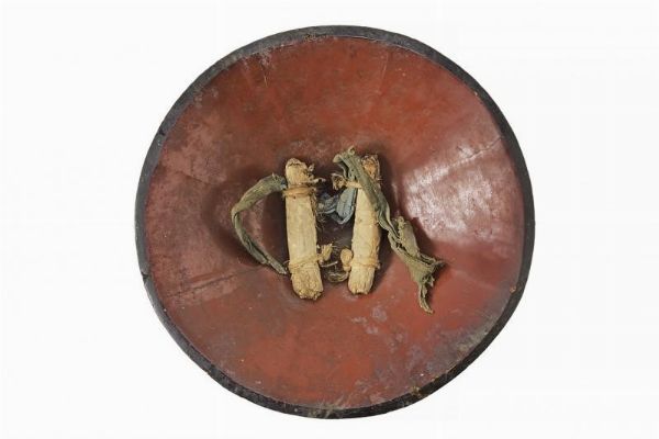 Jingasa con Maru-ni-Ichimai-imokashiwa-mon  - Asta Rare Armi Antiche e Militaria da tutto il mondo - Associazione Nazionale - Case d'Asta italiane