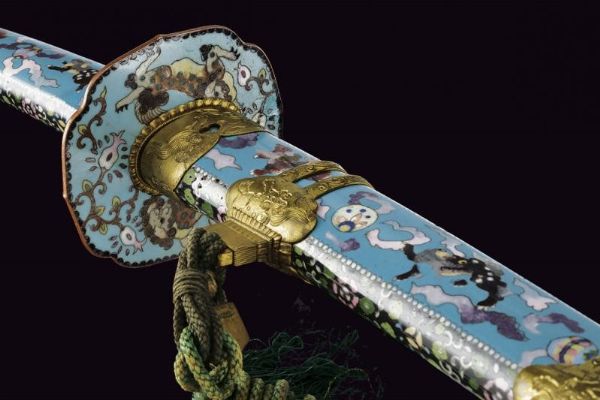 Koshirae per un tachi lavorato in cloisonne  - Asta Rare Armi Antiche e Militaria da tutto il mondo - Associazione Nazionale - Case d'Asta italiane