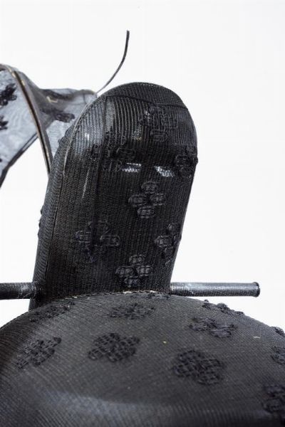 Kanmuri con mon del clan Konoe  - Asta Rare Armi Antiche e Militaria da tutto il mondo - Associazione Nazionale - Case d'Asta italiane