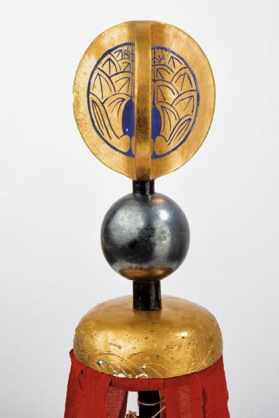 Umajirushi (puntale di bandiera) con Daki-Myouga mon  - Asta Rare Armi Antiche e Militaria da tutto il mondo - Associazione Nazionale - Case d'Asta italiane