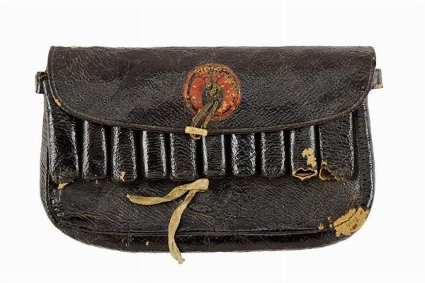Cartucciera con Maruni-Daki-Choji-mon  - Asta Rare Armi Antiche e Militaria da tutto il mondo - Associazione Nazionale - Case d'Asta italiane