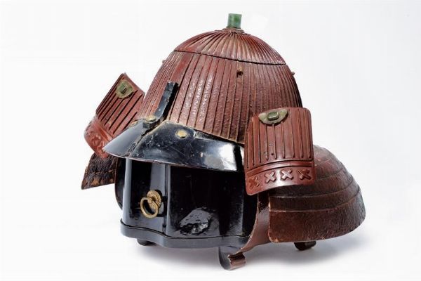 Scrigno da tavolo lavorato a Kabuto  - Asta Rare Armi Antiche e Militaria da tutto il mondo - Associazione Nazionale - Case d'Asta italiane