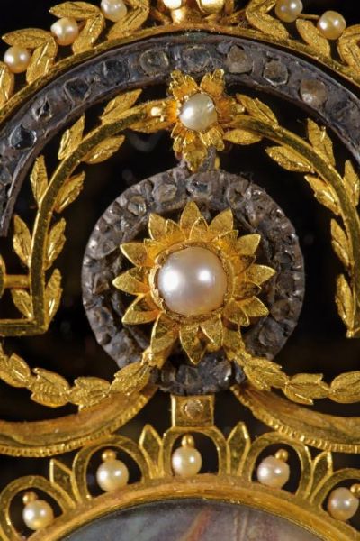 Delizioso pendente religioso  - Asta Rare Armi Antiche e Militaria da tutto il mondo - Associazione Nazionale - Case d'Asta italiane