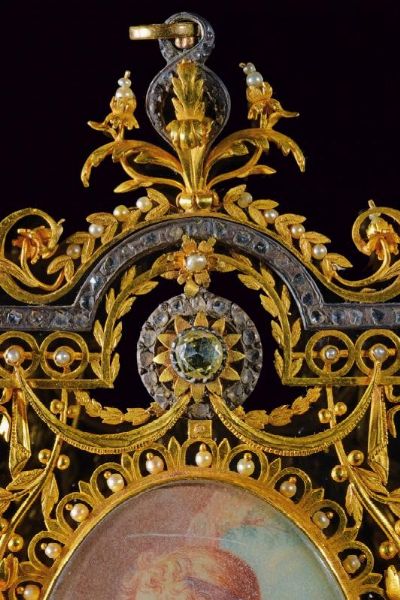 Delizioso pendente religioso  - Asta Rare Armi Antiche e Militaria da tutto il mondo - Associazione Nazionale - Case d'Asta italiane