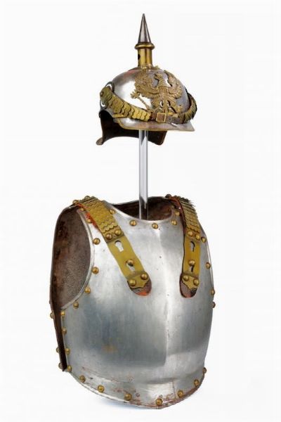 Elmo e busto da corazziere  - Asta Rare Armi Antiche e Militaria da tutto il mondo - Associazione Nazionale - Case d'Asta italiane