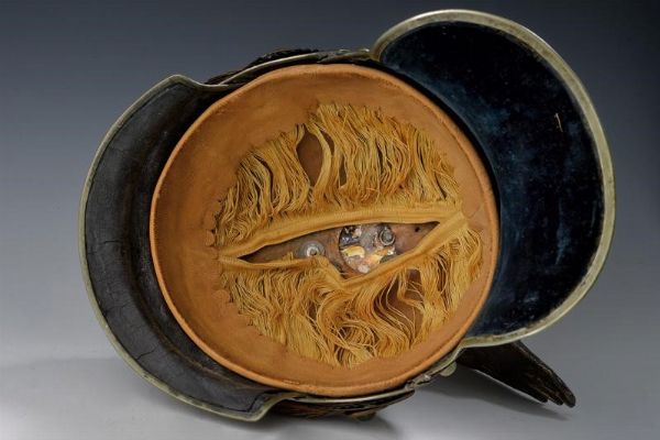 Elmo da ufficiale del reggimento Garde du Corps  - Asta Rare Armi Antiche e Militaria da tutto il mondo - Associazione Nazionale - Case d'Asta italiane