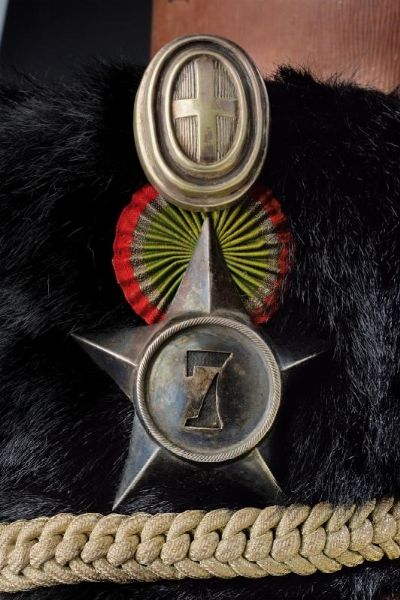 Colbacco da ufficiale dei Lancieri di Milano in scatola con accessori  - Asta Rare Armi Antiche e Militaria da tutto il mondo - Associazione Nazionale - Case d'Asta italiane