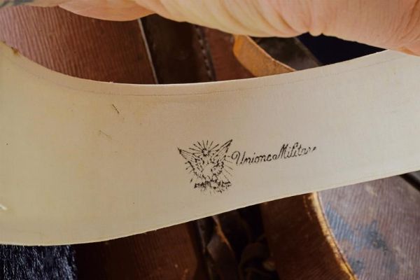 Colbacco da ufficiale dei Lancieri di Milano in scatola con accessori  - Asta Rare Armi Antiche e Militaria da tutto il mondo - Associazione Nazionale - Case d'Asta italiane