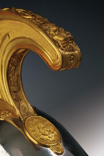 Elmo da ufficiale di cavalleria con custodia originale, epoca Vittorio Emanuele III  - Asta Rare Armi Antiche e Militaria da tutto il mondo - Associazione Nazionale - Case d'Asta italiane