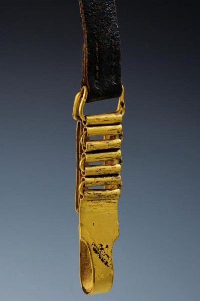 Elmo da ufficiale della Guardia Civica con spalline e cinturone  - Asta Rare Armi Antiche e Militaria da tutto il mondo - Associazione Nazionale - Case d'Asta italiane