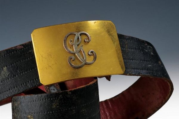 Elmo da ufficiale della Guardia Civica con spalline e cinturone  - Asta Rare Armi Antiche e Militaria da tutto il mondo - Associazione Nazionale - Case d'Asta italiane