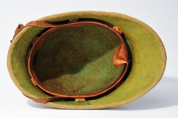 Casco coloniale da ufficiale degli Alpini  - Asta Rare Armi Antiche e Militaria da tutto il mondo - Associazione Nazionale - Case d'Asta italiane