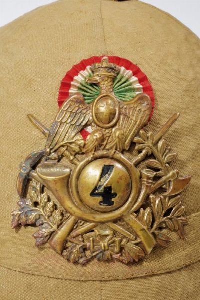 Casco coloniale da ufficiale degli Alpini  - Asta Rare Armi Antiche e Militaria da tutto il mondo - Associazione Nazionale - Case d'Asta italiane