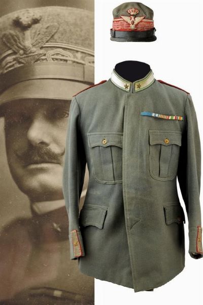 Set di giacca e berretto da generale della brigata di fanteria Reggio  - Asta Rare Armi Antiche e Militaria da tutto il mondo - Associazione Nazionale - Case d'Asta italiane