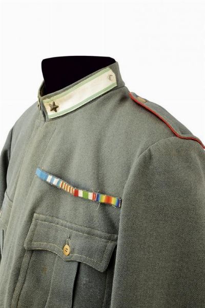 Set di giacca e berretto da generale della brigata di fanteria Reggio  - Asta Rare Armi Antiche e Militaria da tutto il mondo - Associazione Nazionale - Case d'Asta italiane