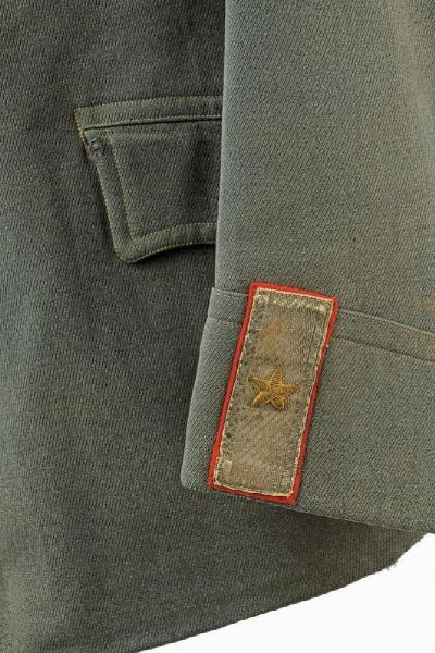 Set di giacca e berretto da generale della brigata di fanteria Reggio  - Asta Rare Armi Antiche e Militaria da tutto il mondo - Associazione Nazionale - Case d'Asta italiane