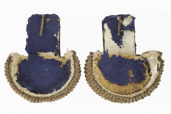 Paio di rare spalline da ufficiale  - Asta Rare Armi Antiche e Militaria da tutto il mondo - Associazione Nazionale - Case d'Asta italiane