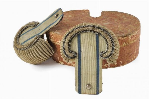 Paio di rare spalline da ufficiale  - Asta Rare Armi Antiche e Militaria da tutto il mondo - Associazione Nazionale - Case d'Asta italiane
