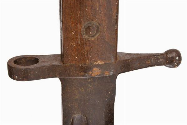Scultura commemorativa lavorata a effigiare la baionetta modello 1891  - Asta Rare Armi Antiche e Militaria da tutto il mondo - Associazione Nazionale - Case d'Asta italiane