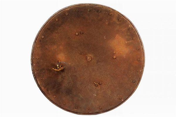 Elegante brocchiere inciso, con emblemi nobiliari  - Asta Rare Armi Antiche e Militaria da tutto il mondo - Associazione Nazionale - Case d'Asta italiane