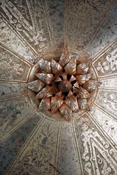 Elegante brocchiere inciso, con emblemi nobiliari  - Asta Rare Armi Antiche e Militaria da tutto il mondo - Associazione Nazionale - Case d'Asta italiane