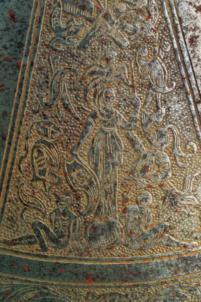 Elegante brocchiere inciso, con emblemi nobiliari  - Asta Rare Armi Antiche e Militaria da tutto il mondo - Associazione Nazionale - Case d'Asta italiane