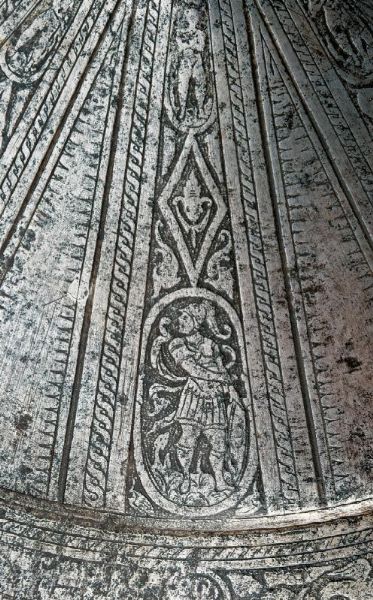 Bellissimo brocchiere inciso in stile alla pisana  - Asta Rare Armi Antiche e Militaria da tutto il mondo - Associazione Nazionale - Case d'Asta italiane