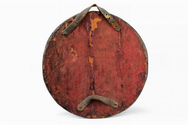 Rara rotella in cuoio bollito  - Asta Rare Armi Antiche e Militaria da tutto il mondo - Associazione Nazionale - Case d'Asta italiane