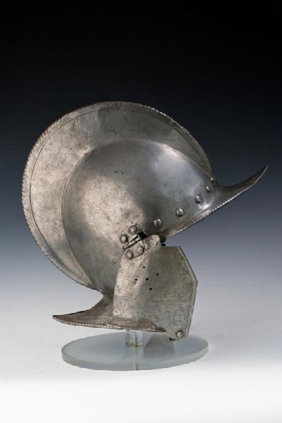 Borgognotta ad alta cresta  - Asta Rare Armi Antiche e Militaria da tutto il mondo - Associazione Nazionale - Case d'Asta italiane