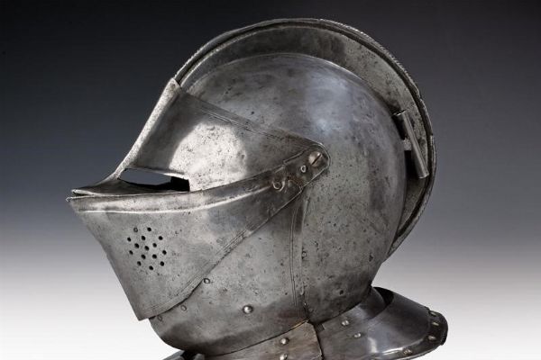 Elmo chiuso  - Asta Rare Armi Antiche e Militaria da tutto il mondo - Associazione Nazionale - Case d'Asta italiane