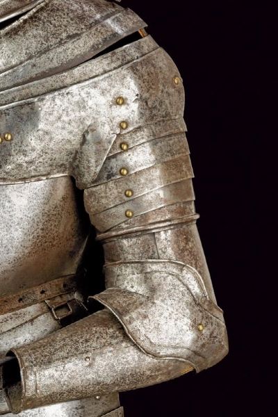 Mezza armatura composita  - Asta Rare Armi Antiche e Militaria da tutto il mondo - Associazione Nazionale - Case d'Asta italiane