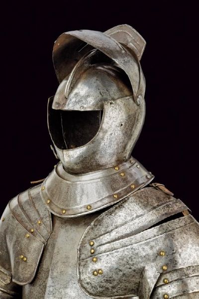 Mezza armatura composita  - Asta Rare Armi Antiche e Militaria da tutto il mondo - Associazione Nazionale - Case d'Asta italiane
