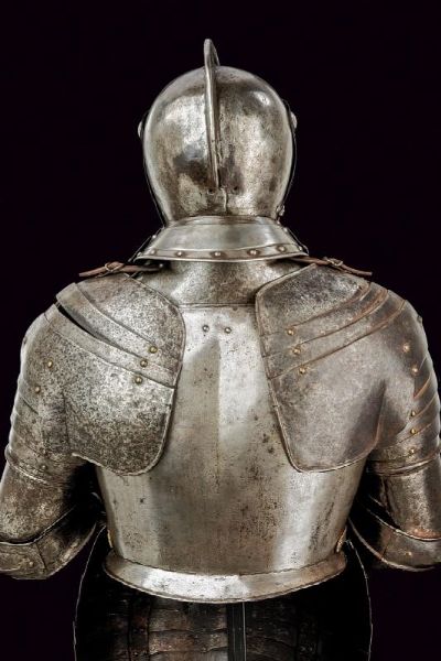 Mezza armatura composita  - Asta Rare Armi Antiche e Militaria da tutto il mondo - Associazione Nazionale - Case d'Asta italiane