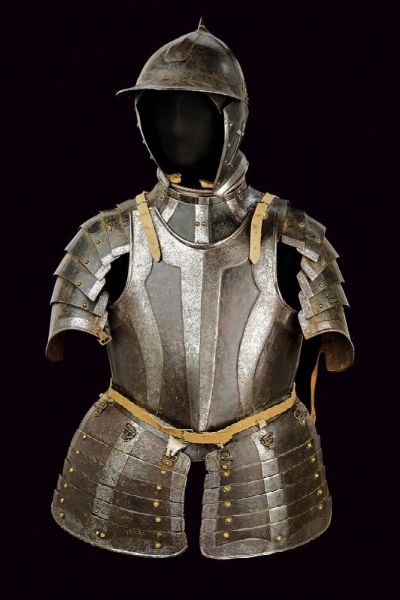 Corsaletto bianconero da uomo d'arme  - Asta Rare Armi Antiche e Militaria da tutto il mondo - Associazione Nazionale - Case d'Asta italiane