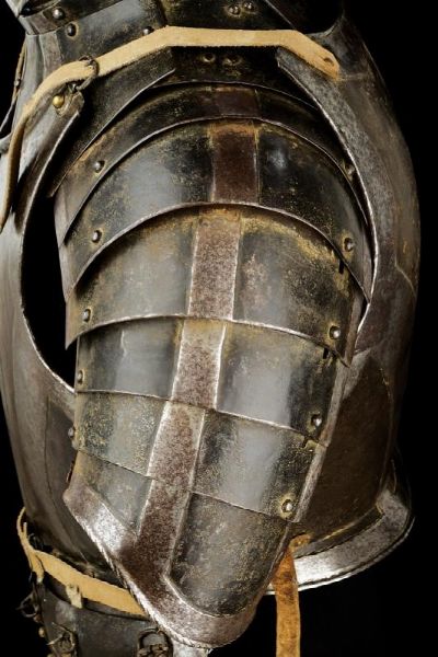 Corsaletto bianconero da uomo d'arme  - Asta Rare Armi Antiche e Militaria da tutto il mondo - Associazione Nazionale - Case d'Asta italiane