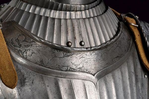 Fantastica armatura completa alla Massimiliana con incisioni  - Asta Rare Armi Antiche e Militaria da tutto il mondo - Associazione Nazionale - Case d'Asta italiane