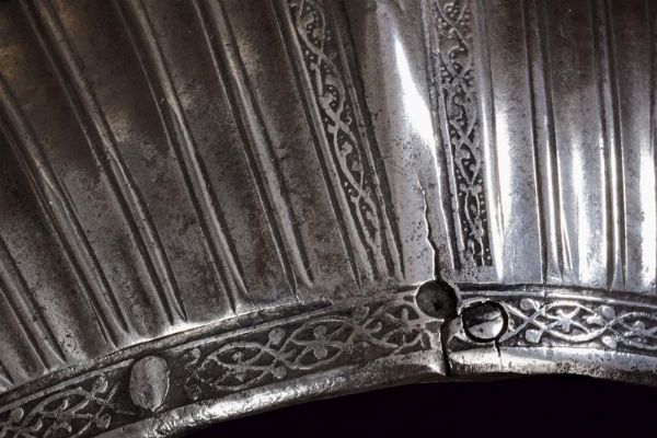Fantastica armatura completa alla Massimiliana con incisioni  - Asta Rare Armi Antiche e Militaria da tutto il mondo - Associazione Nazionale - Case d'Asta italiane
