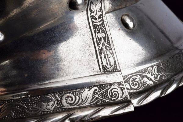 Fantastica armatura completa alla Massimiliana con incisioni  - Asta Rare Armi Antiche e Militaria da tutto il mondo - Associazione Nazionale - Case d'Asta italiane