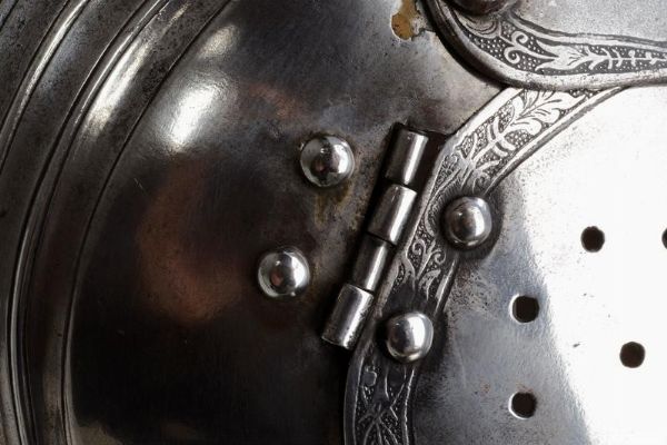 Fantastica armatura completa alla Massimiliana con incisioni  - Asta Rare Armi Antiche e Militaria da tutto il mondo - Associazione Nazionale - Case d'Asta italiane