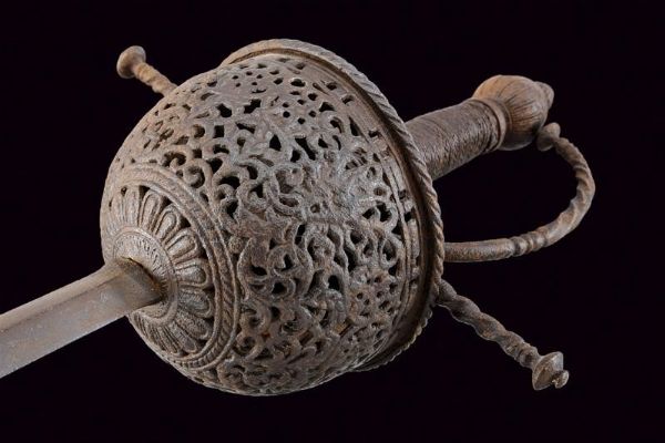 Spada a tazza  - Asta Rare Armi Antiche e Militaria da tutto il mondo - Associazione Nazionale - Case d'Asta italiane