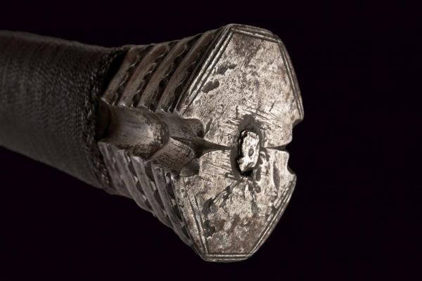 Rarissima spada da caccia a una mano e mezza tardo gotica  - Asta Rare Armi Antiche e Militaria da tutto il mondo - Associazione Nazionale - Case d'Asta italiane