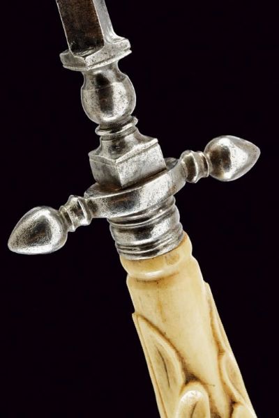 Stiletto  - Asta Rare Armi Antiche e Militaria da tutto il mondo - Associazione Nazionale - Case d'Asta italiane