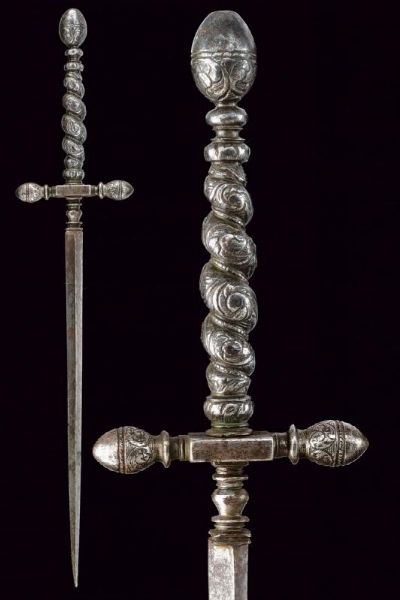 Fine stiletto intagliato  - Asta Rare Armi Antiche e Militaria da tutto il mondo - Associazione Nazionale - Case d'Asta italiane