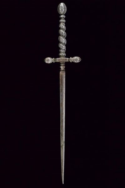 Fine stiletto intagliato  - Asta Rare Armi Antiche e Militaria da tutto il mondo - Associazione Nazionale - Case d'Asta italiane