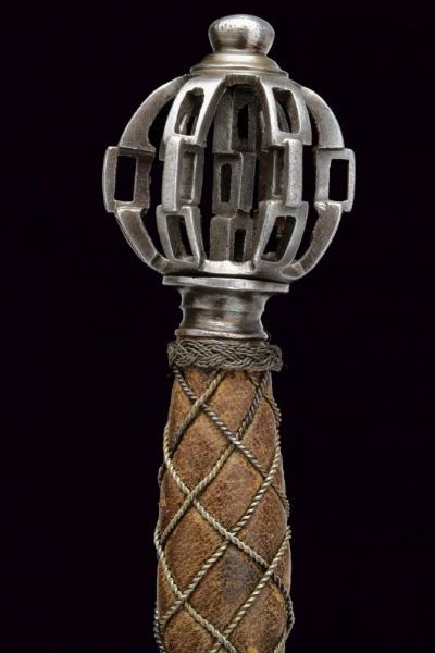 Spada da lato con decorazioni a catena  - Asta Rare Armi Antiche e Militaria da tutto il mondo - Associazione Nazionale - Case d'Asta italiane