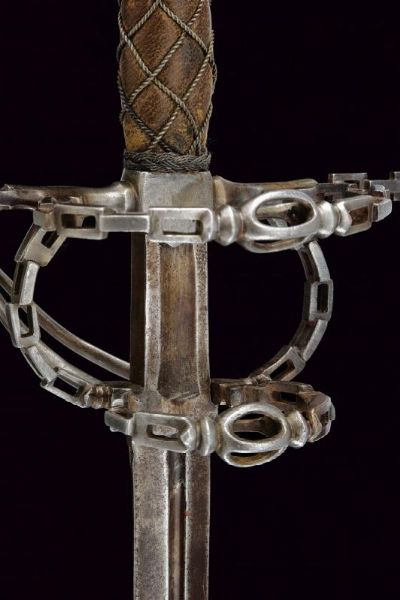 Spada da lato con decorazioni a catena  - Asta Rare Armi Antiche e Militaria da tutto il mondo - Associazione Nazionale - Case d'Asta italiane